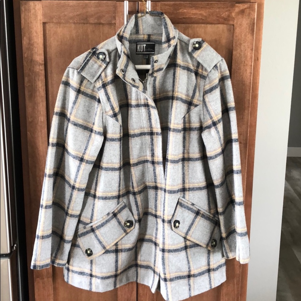 Ladies’ flannel coat sz L w 3/4 length sleeve NWT!